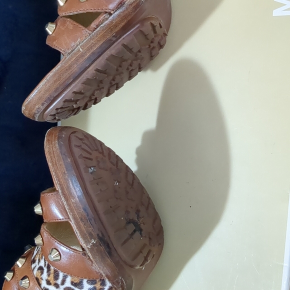 Michael kors shoes  size 7 M color brown - Picture 6 of 9